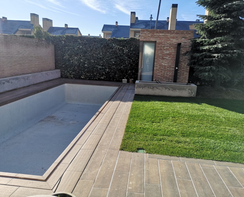 WhatsApp Image 2021-02-16 at 07.45.21 (4) Piscina de obra con tarima y jardín en Boadilla del Monte